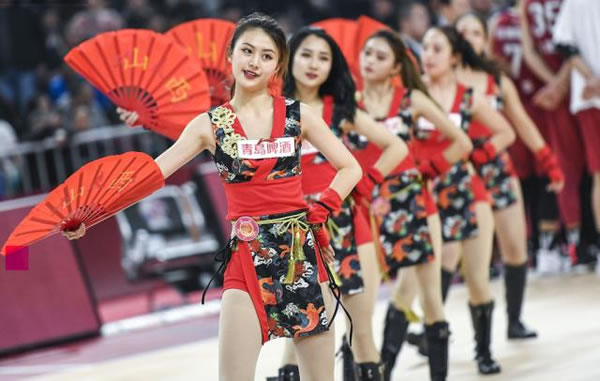 廣廈隊(duì)主場(chǎng)變成紅色海洋 力爭(zhēng)今晚要在主場(chǎng)奪冠 樓明將重金獎(jiǎng)勵(lì)球隊(duì)
